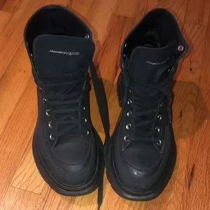 Alexander McQueen Shoes: Men\'s Tread Slick Boot in Black. size 39 (IT) 6 (USA). Alexander McQueen | Shoes | Alexander Mcqueen Shoes Mens  main image 2